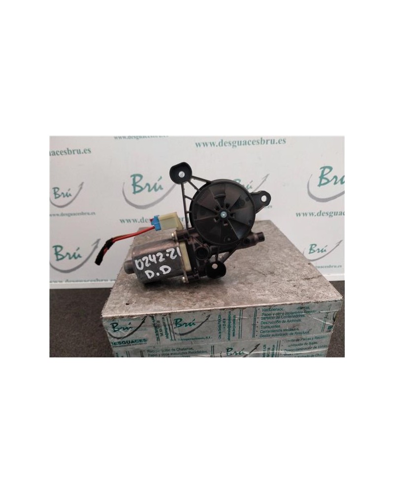 MOTOR ELEVALUNAS DEL. DCHO.