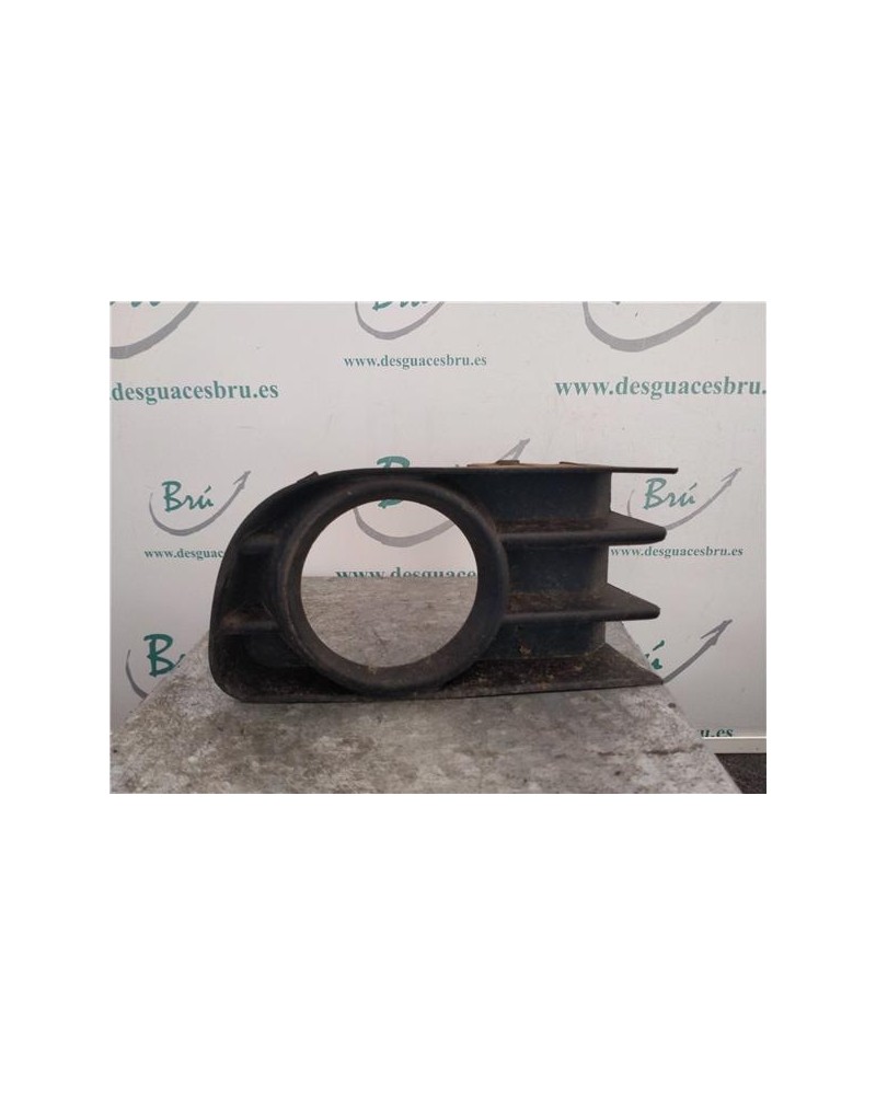 REJILLA PARAGOLPES DEL. DCHA.