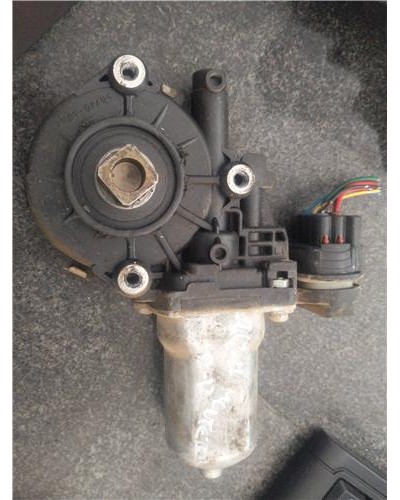 MOTOR ELEVALUNAS DEL. DCHO.