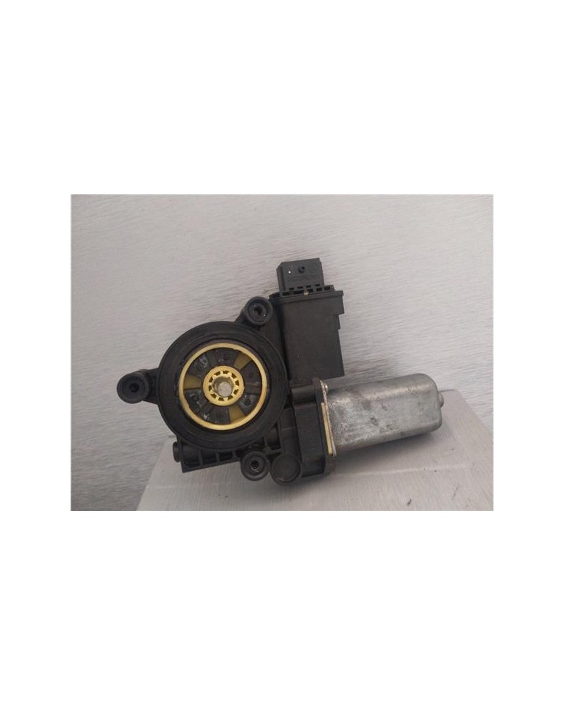 MOTOR ELEVALUNAS DEL. IZDO.