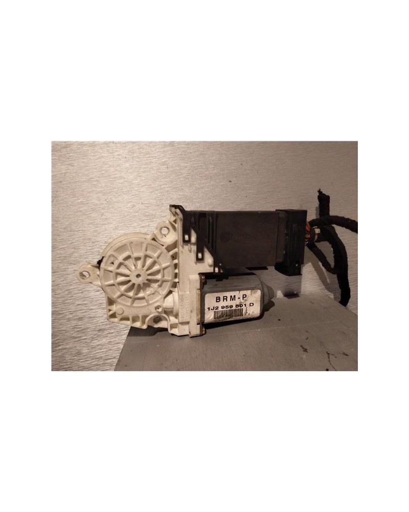 MOTOR ELEVALUNAS DEL. DCHO.