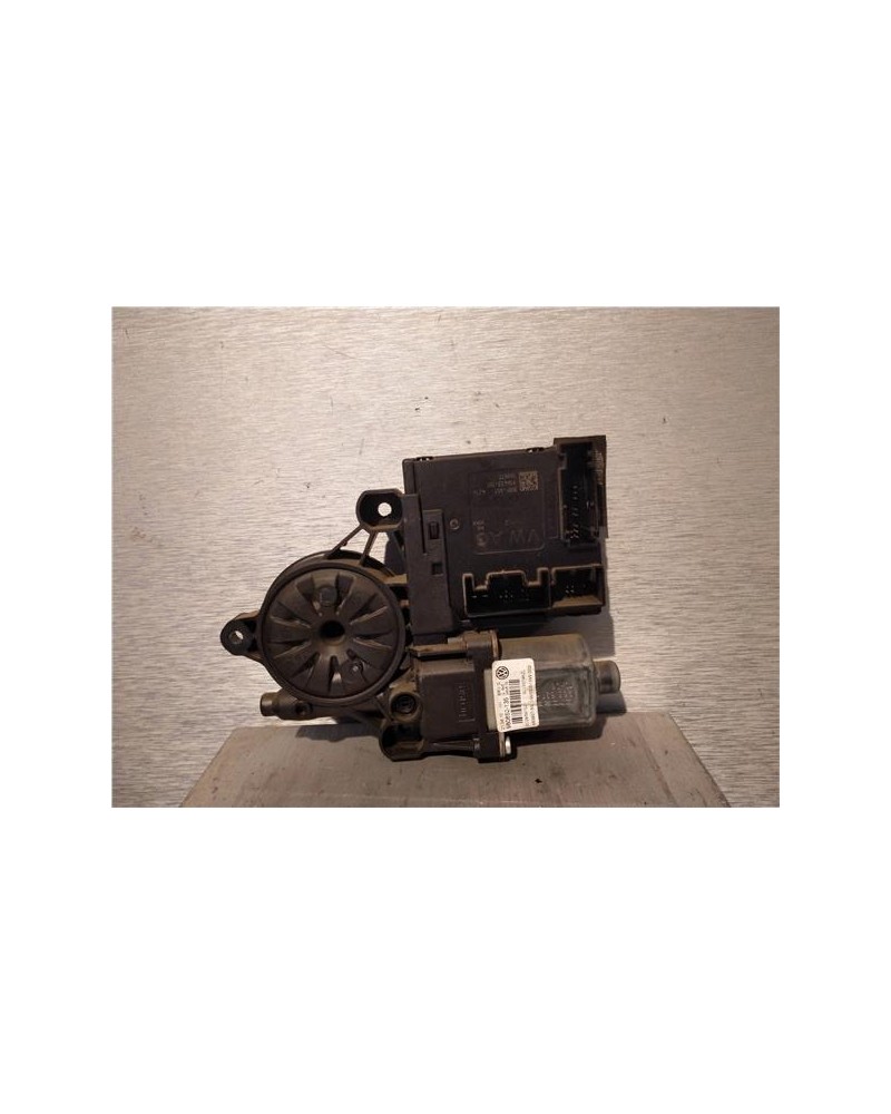MOTOR ELEVALUNAS DEL. DCHO.
