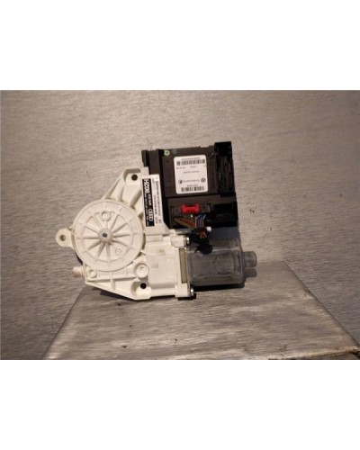MOTOR ELEVALUNAS DEL. DCHO.