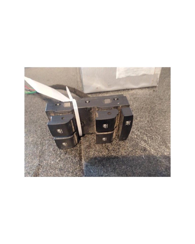 MANDO ELEVALUNAS DEL. IZDO.