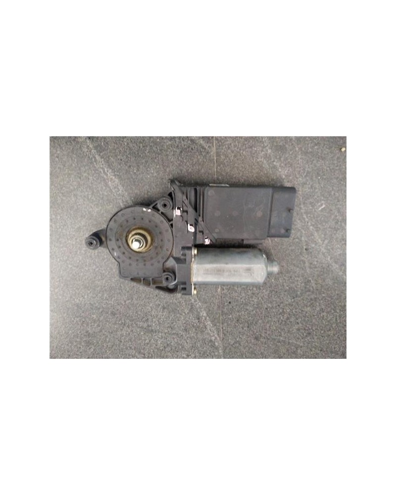 MOTOR ELEVALUNAS DEL. DCHO.