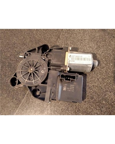 MOTOR ELEVALUNAS DEL. DCHO.