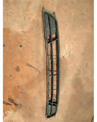 REJILLA PARAGOLPES DEL. 