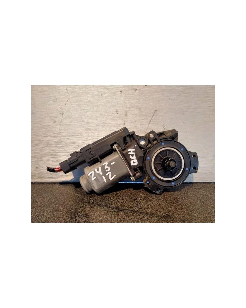 MOTOR ELEVALUNAS DEL. DCHO.