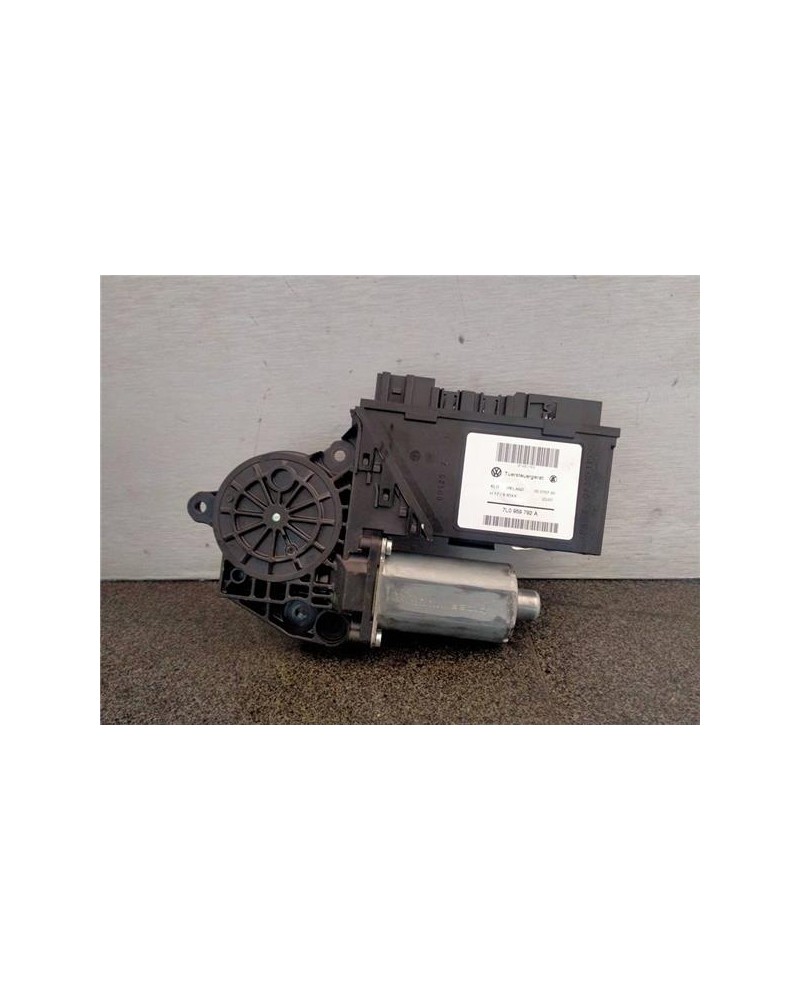MOTOR ELEVALUNAS DEL. DCHO.
