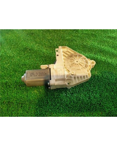 MOTOR ELEVALUNAS DEL. DCHO.