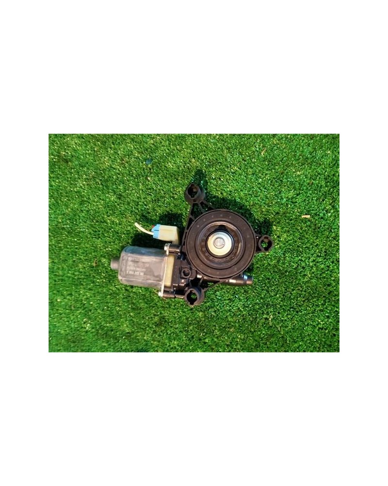 MOTOR ELEVALUNAS DEL. DCHO.