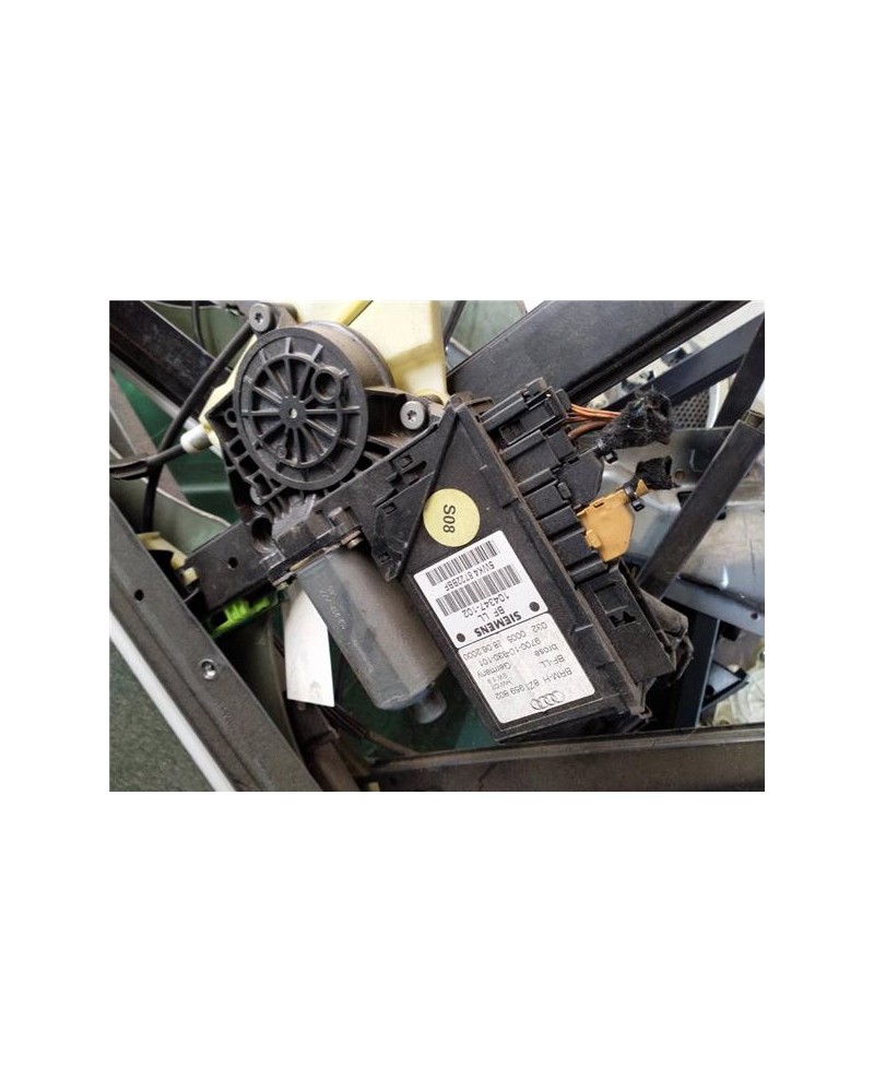 MOTOR ELEVALUNAS DEL. DCHO.