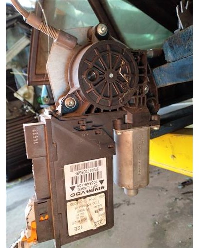 MOTOR ELEVALUNAS DEL. DCHO.