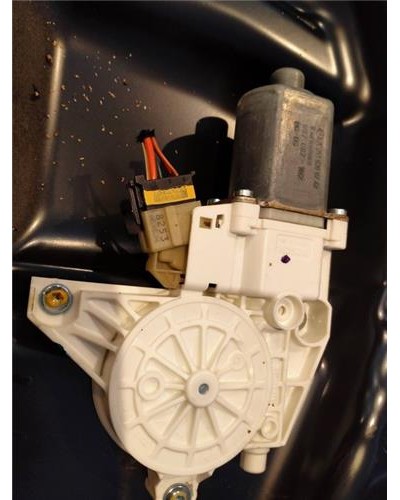 MOTOR ELEVALUNAS DEL. IZDO.