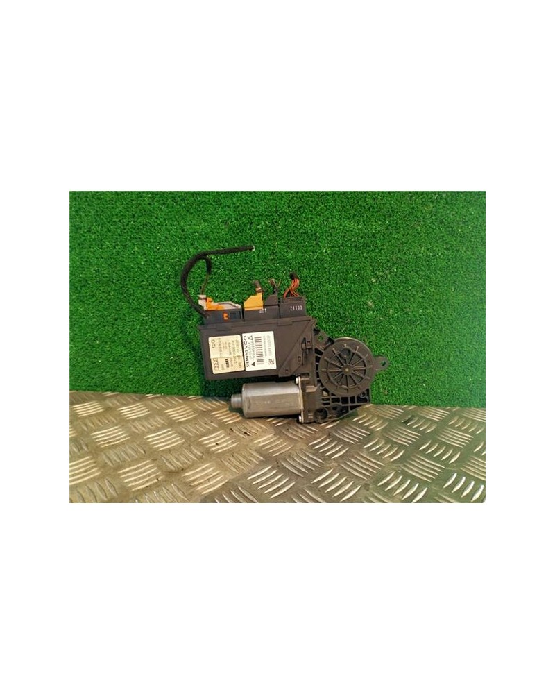 MOTOR ELEVALUNAS DEL. DCHO.