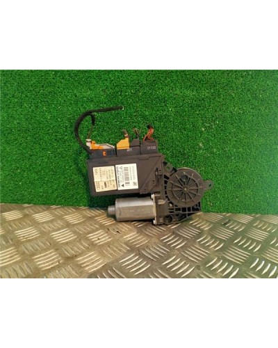 MOTOR ELEVALUNAS DEL. DCHO.
