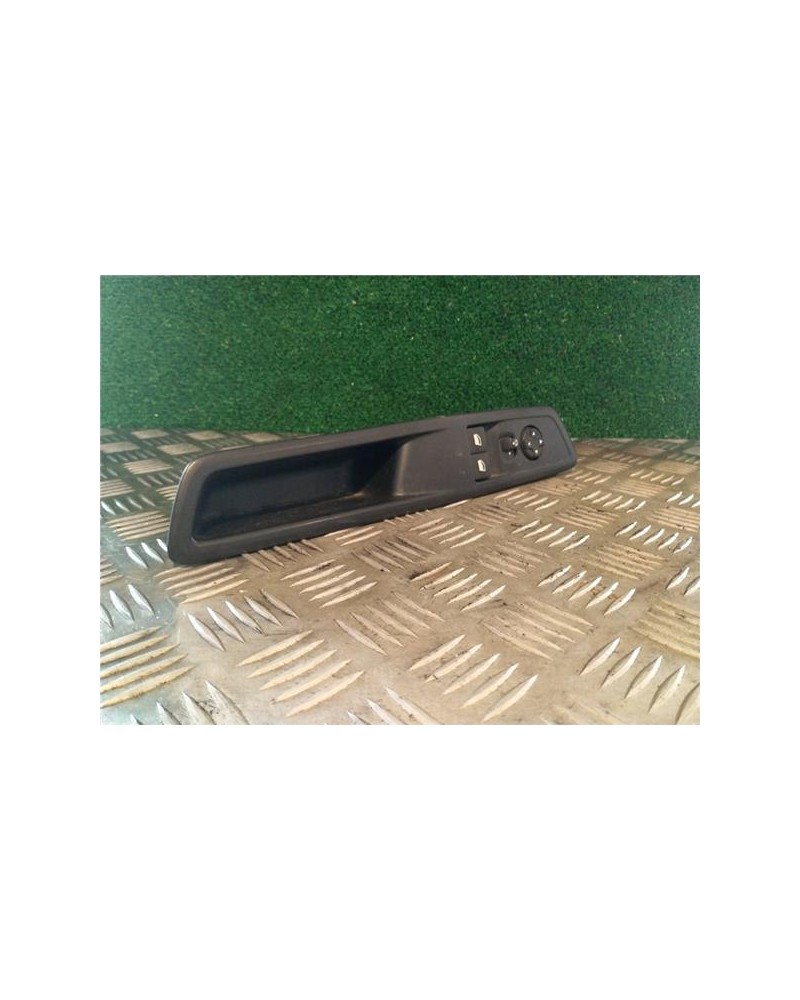 MANDO ELEVALUNAS DEL. IZDO.