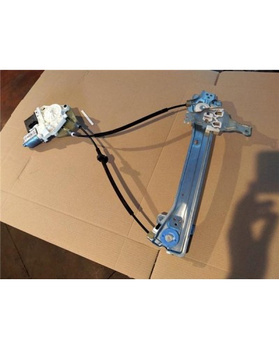 ELEVALUNAS ELECTRICO TRA. IZDO.