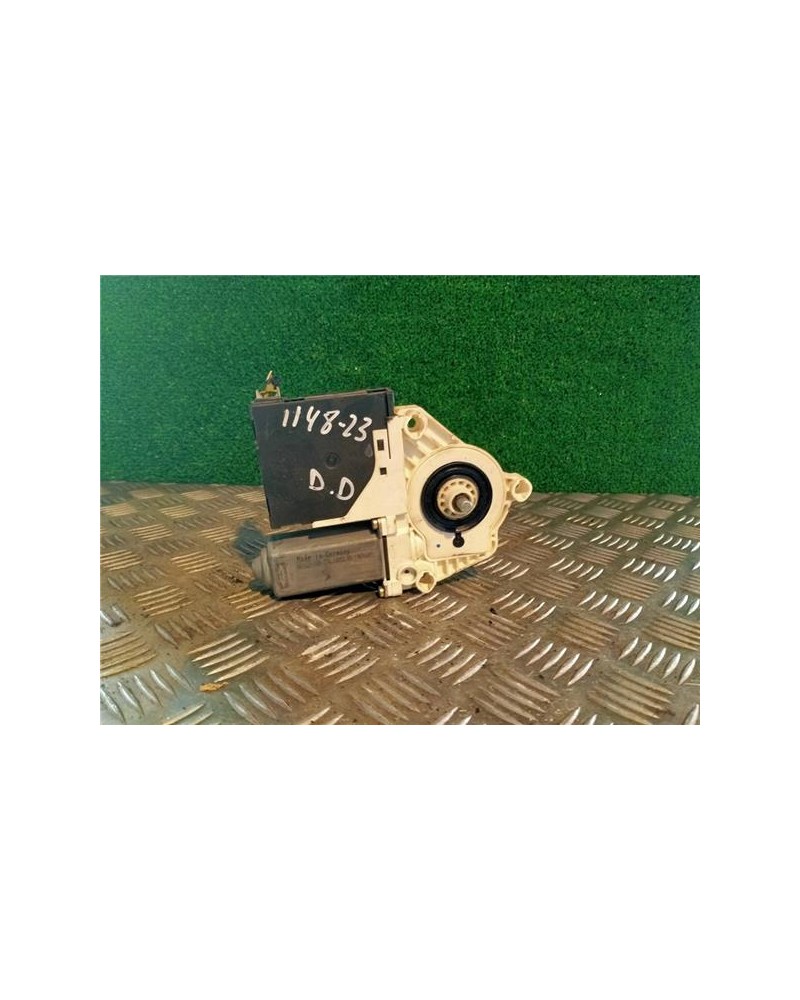 MOTOR ELEVALUNAS DEL. DCHO.