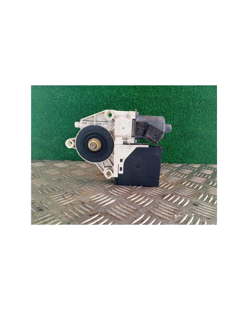 MOTOR ELEVALUNAS DEL. DCHO.