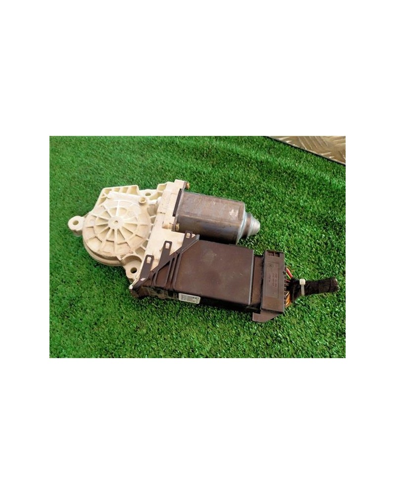 MOTOR ELEVALUNAS DEL. DCHO.