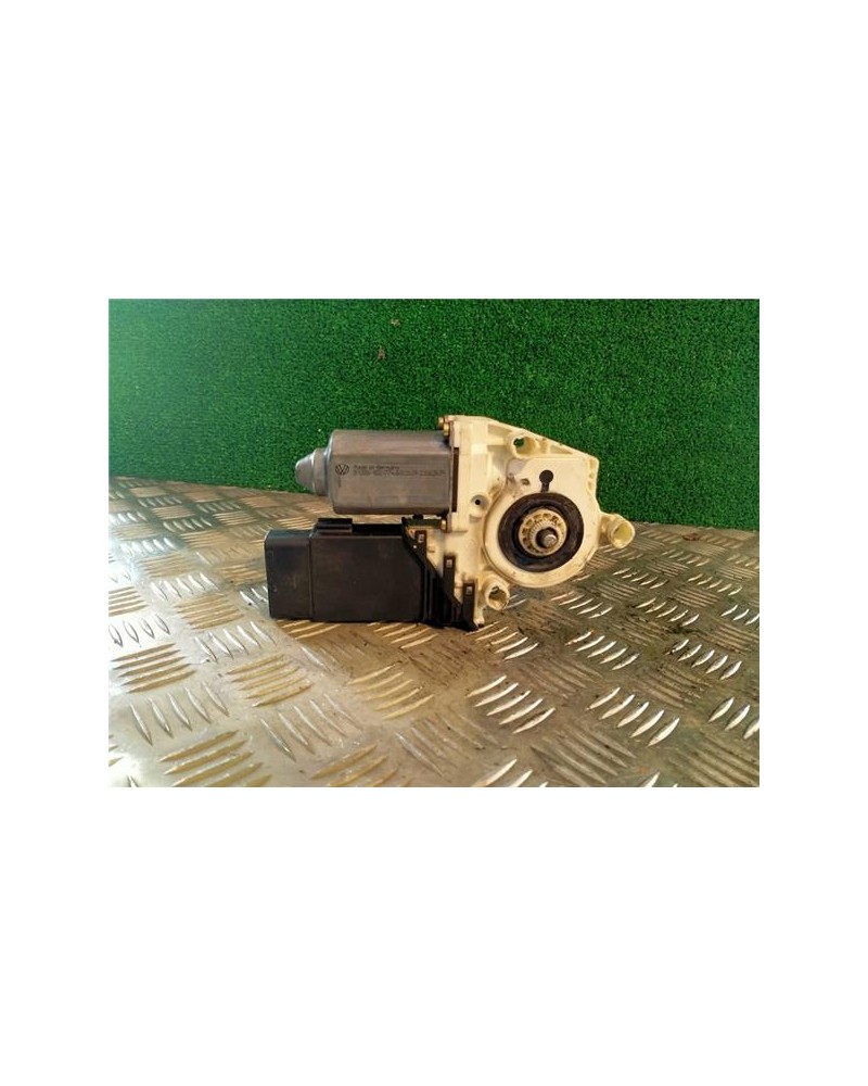 MOTOR ELEVALUNAS DEL. DCHO.