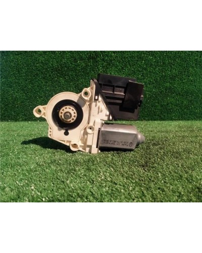 MOTOR ELEVALUNAS DEL. DCHO.