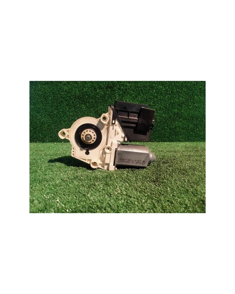 MOTOR ELEVALUNAS DEL. DCHO.