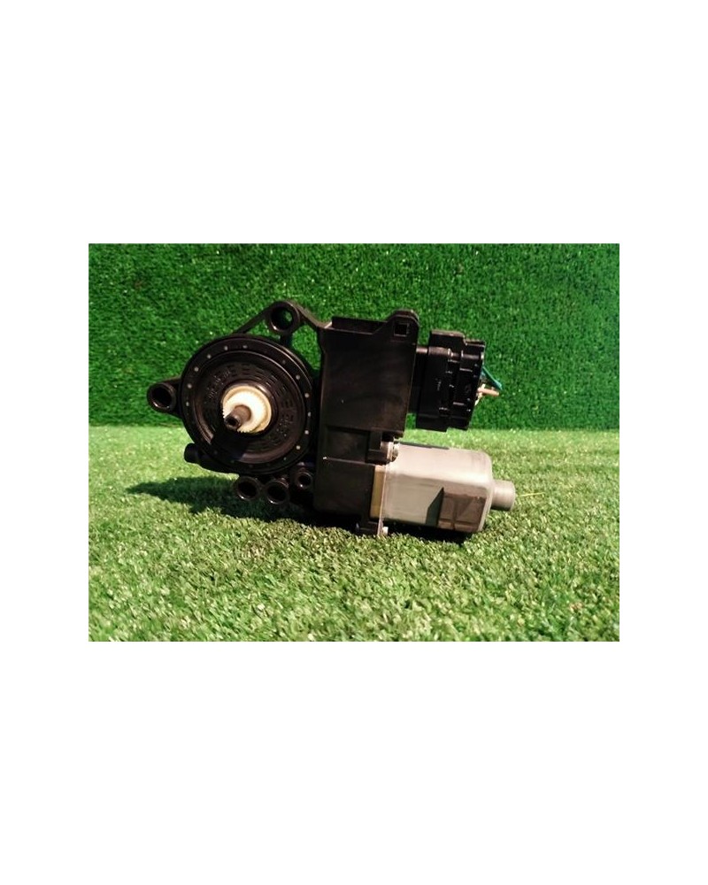 MOTOR ELEVALUNAS DEL. DCHO.