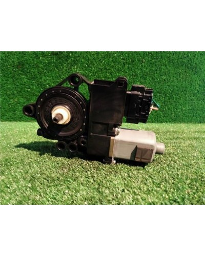 MOTOR ELEVALUNAS DEL. DCHO.