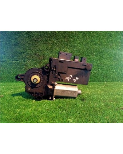 MOTOR ELEVALUNAS DEL. DCHO.