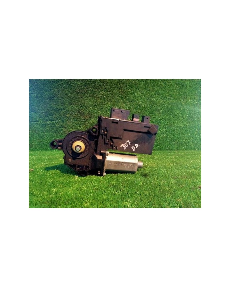 MOTOR ELEVALUNAS DEL. DCHO.