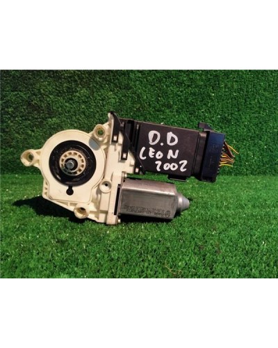 MOTOR ELEVALUNAS DEL. DCHO.