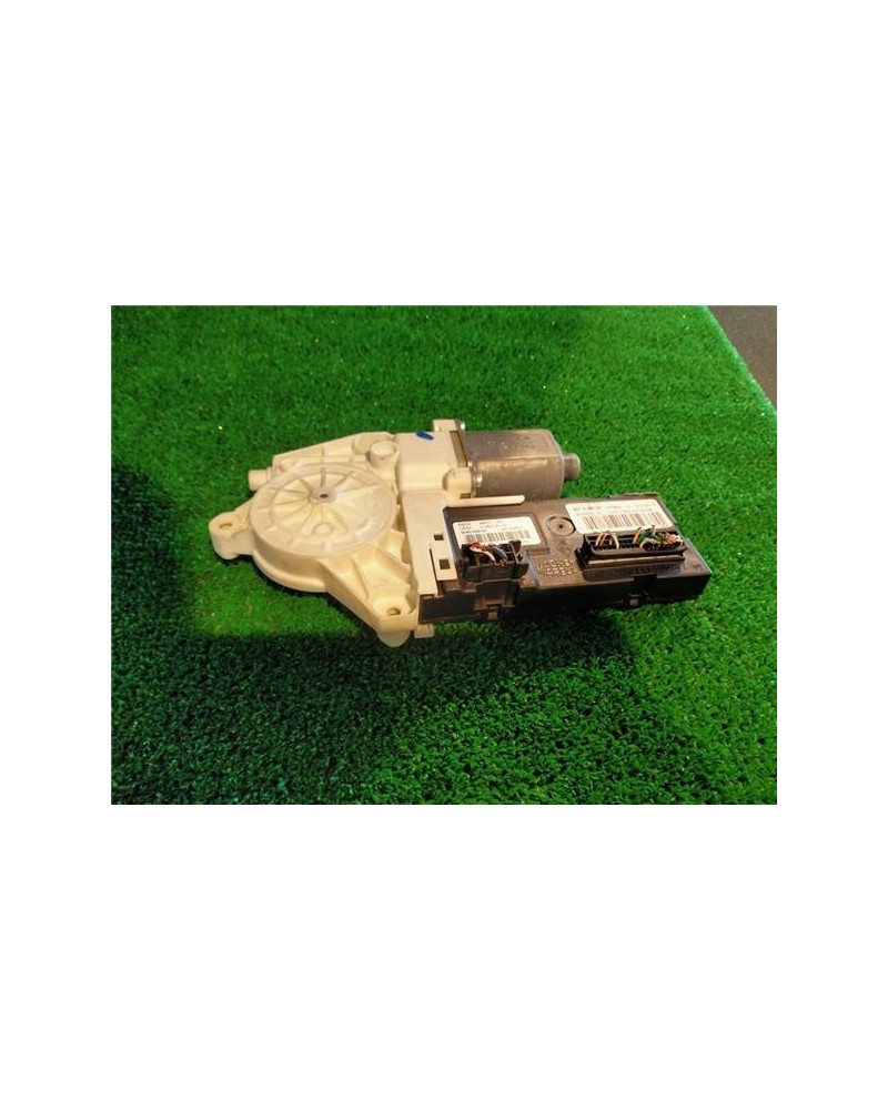 MOTOR ELEVALUNAS DEL. IZDO.