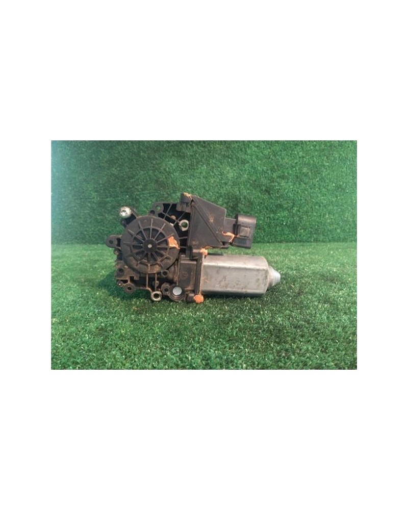 MOTOR ELEVALUNAS DEL. DCHO.