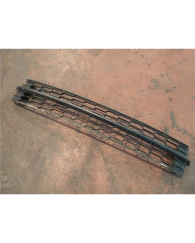 REJILLA PARAGOLPES DEL. 