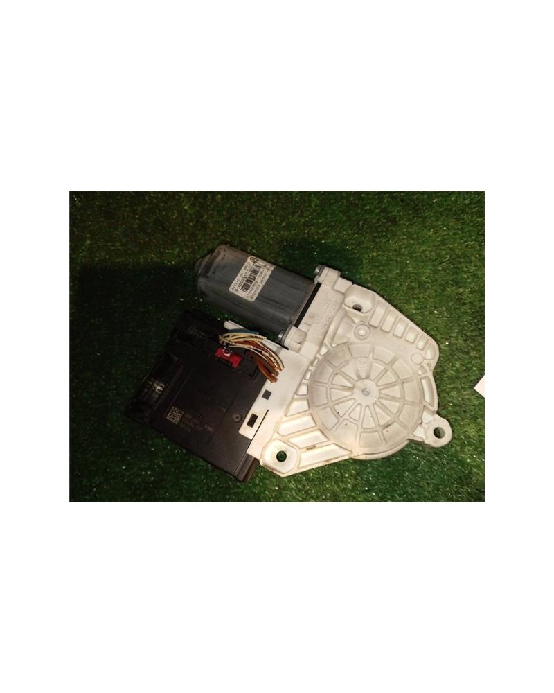 MOTOR ELEVALUNAS DEL. DCHO.