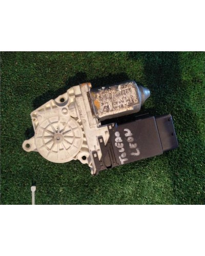 MOTOR ELEVALUNAS DEL. DCHO.
