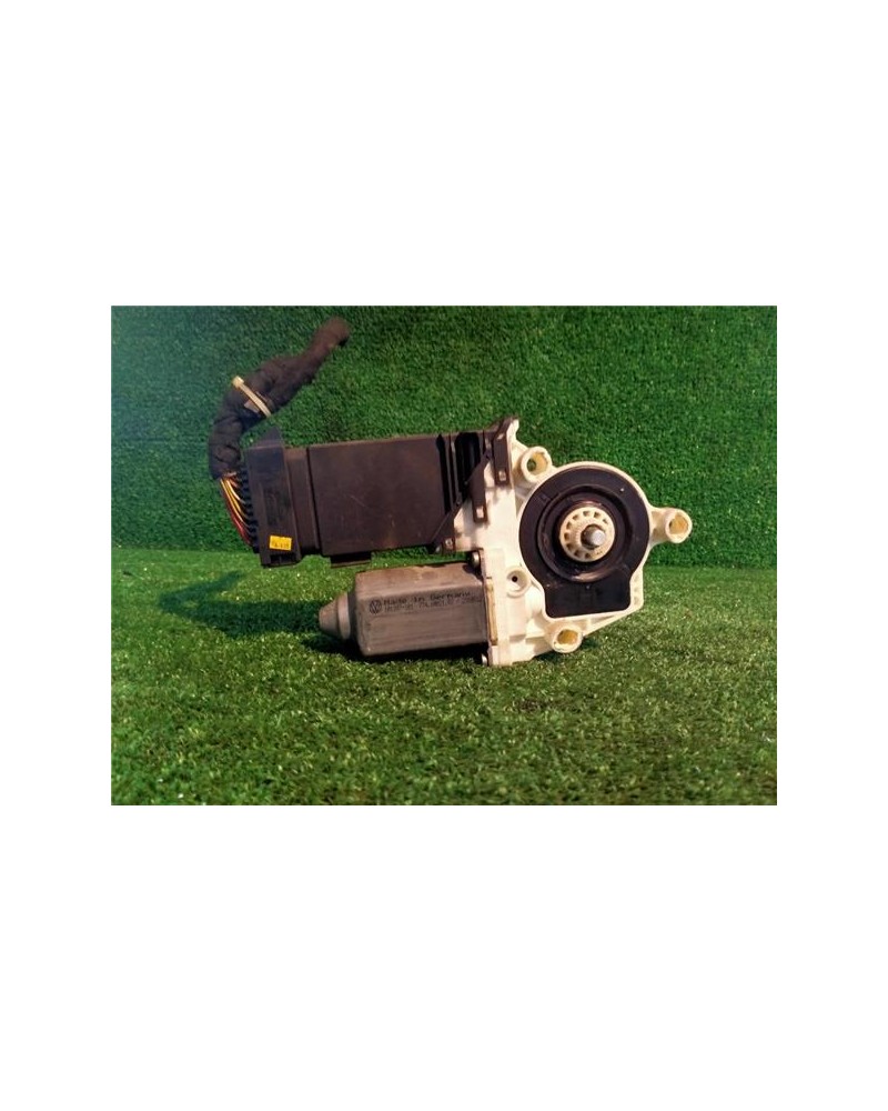 MOTOR ELEVALUNAS DEL. DCHO.
