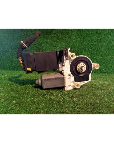 MOTOR ELEVALUNAS DEL. DCHO.