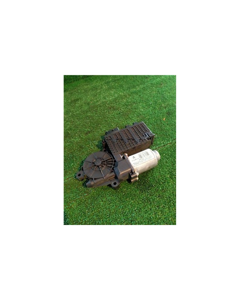 MOTOR ELEVALUNAS DEL. IZDO.