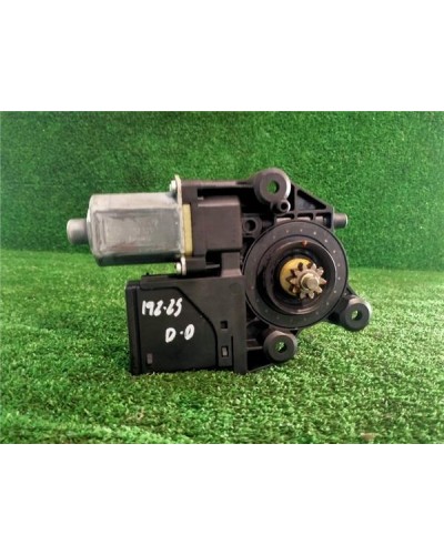 MOTOR ELEVALUNAS DEL. DCHO.