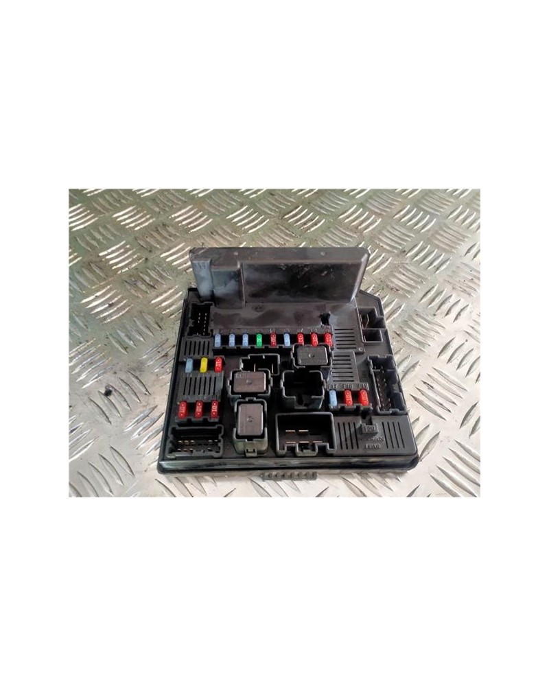 CAJA FUSIBLES/RELE