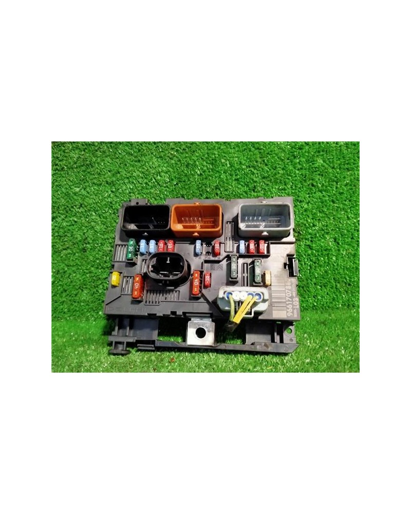 CAJA FUSIBLES/RELE
