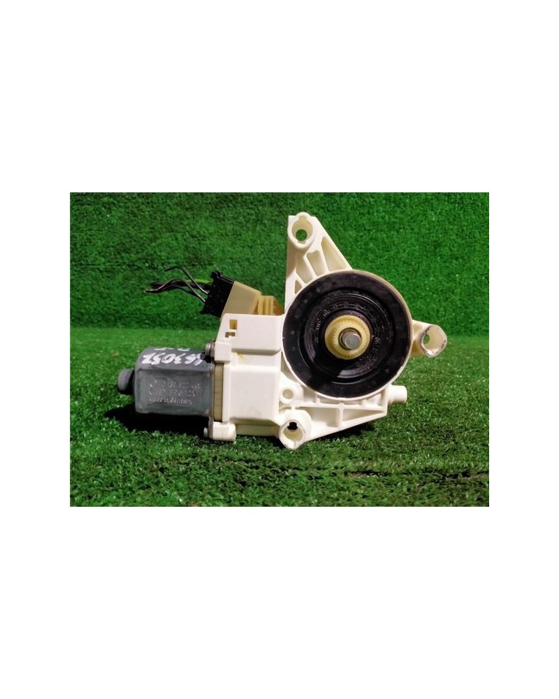 MOTOR ELEVALUNAS DEL. IZDO.