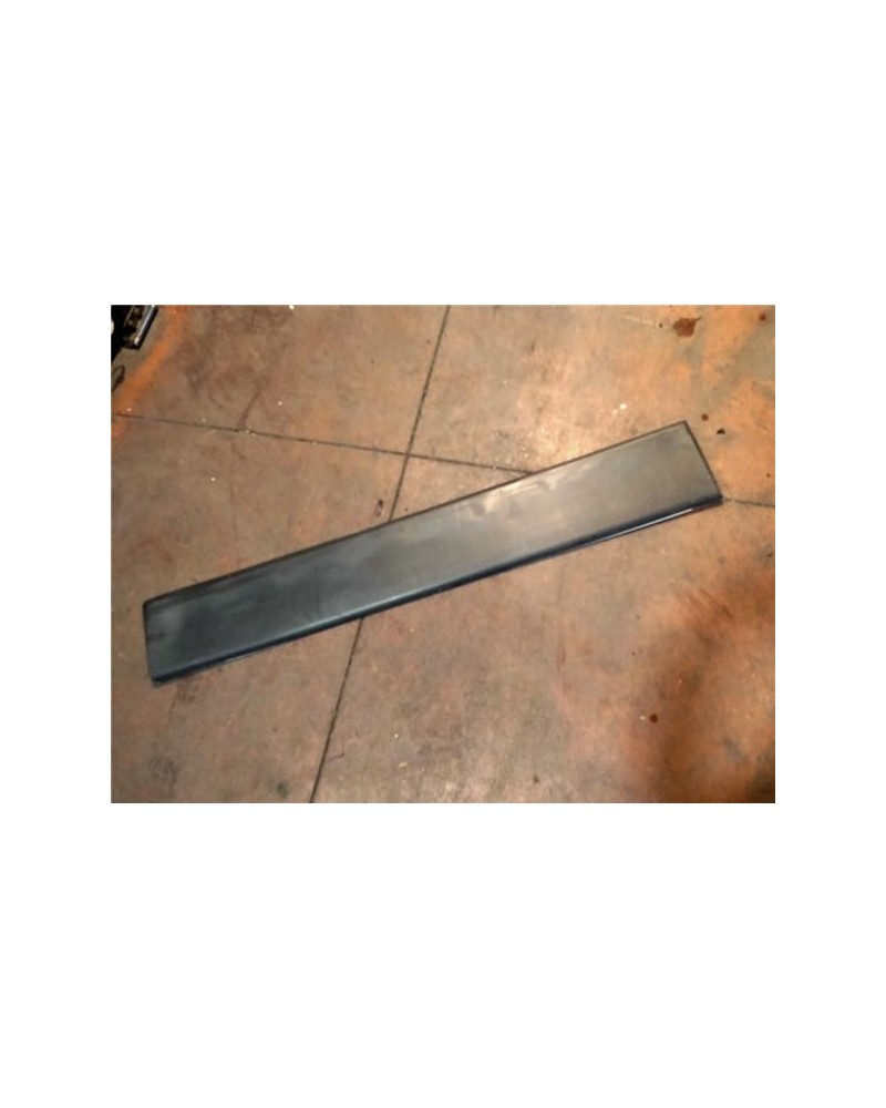MOLDURA LATERAL DCHA.