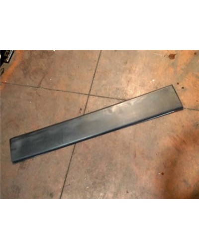 MOLDURA LATERAL DCHA.