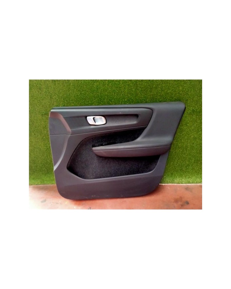 GUARNECIDO PUERTA DEL. DCHA.