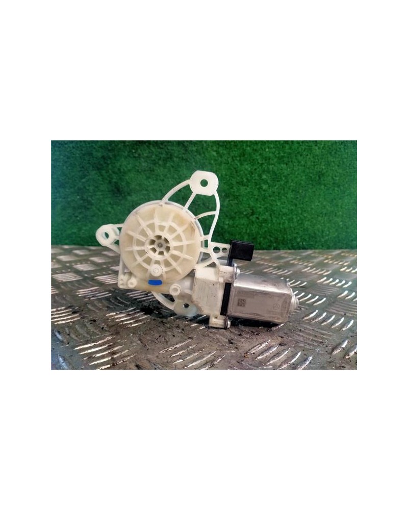 MOTOR ELEVALUNAS DEL. DCHO.