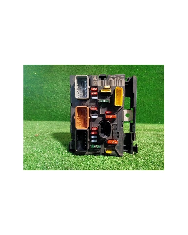 CAJA FUSIBLES/RELE